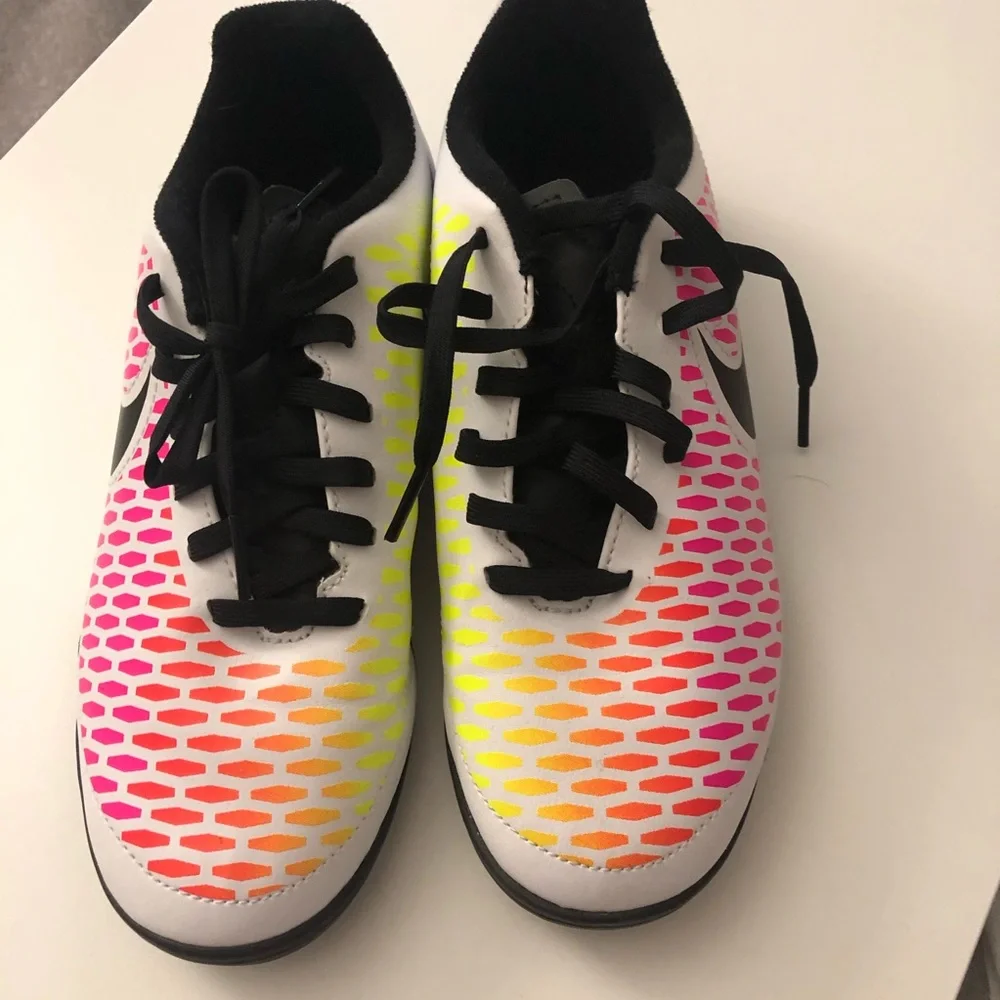 Nike Magista girls shoes - Picture 1 of 4